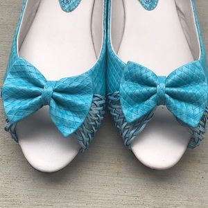 NWOT Bow Toe sandals/shoe/bellinaries